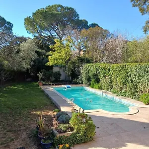 Appartement Et Calme Les Avignon Entree Et Cour Independantes Climatisation Piscine Parking, Villeneuve-lès-Avignon